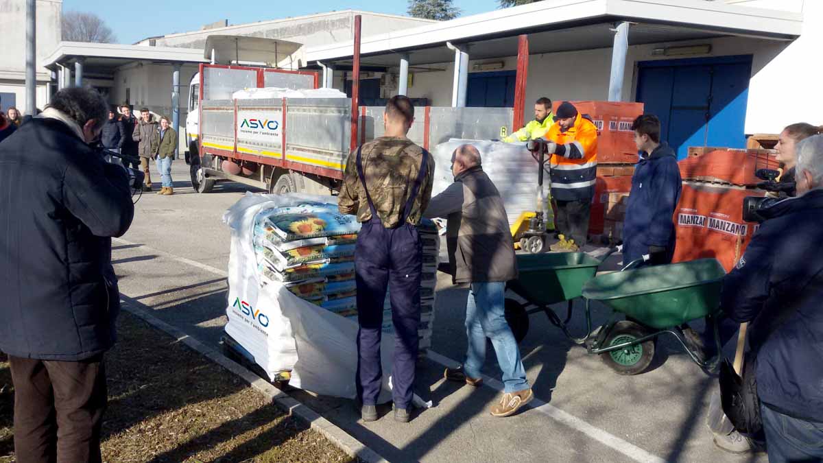 PORTOGRUARO: ASVO DONA 12 METRI CUBI DI CONCIME ALL'ISIS 